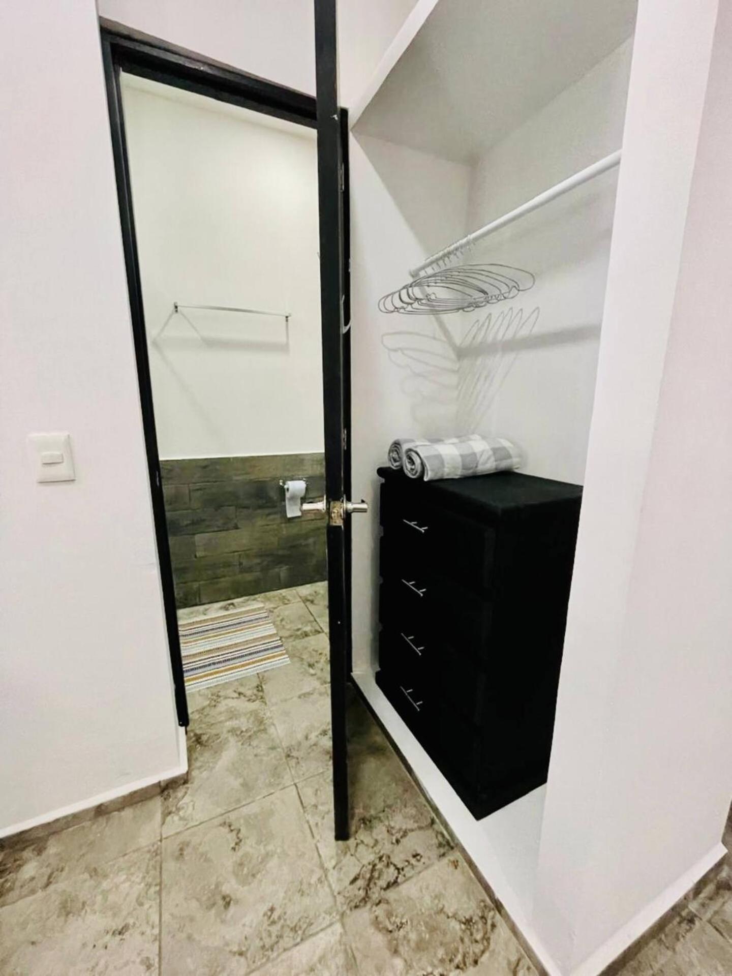 Lavish Wpatio #1 Downtown Apartment *